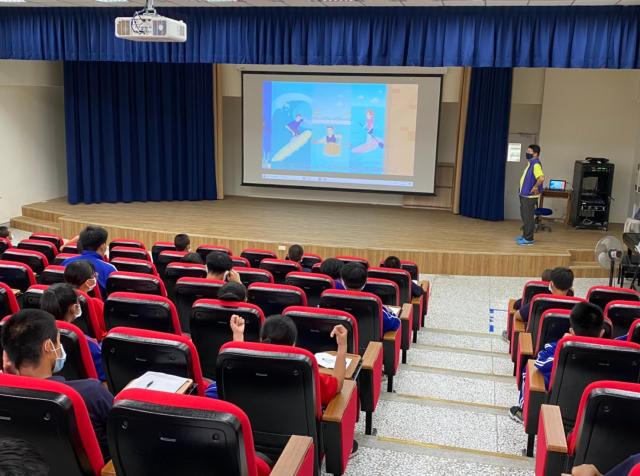 https://www.smjh.hlc.edu.tw/uploads/tadgallery/2021_04_14/1024_20200515海洋職業生涯宣導_200513_0022.jpg 