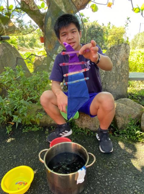 https://www.smjh.hlc.edu.tw/uploads/tadgallery/2021_04_14/1069_20200602九年級染布_200609_0044.jpg 