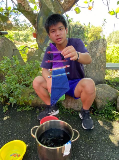 https://www.smjh.hlc.edu.tw/uploads/tadgallery/2021_04_14/1070_20200602九年級染布_200609_0045.jpg 
