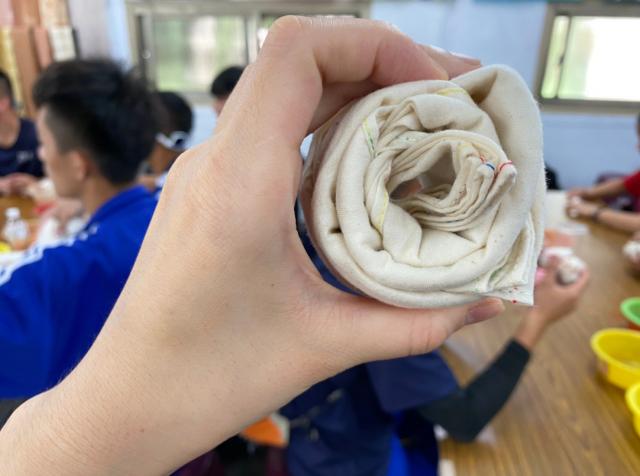 https://www.smjh.hlc.edu.tw/uploads/tadgallery/2021_04_14/1124_20200602九年級染布_200609_0099.jpg 