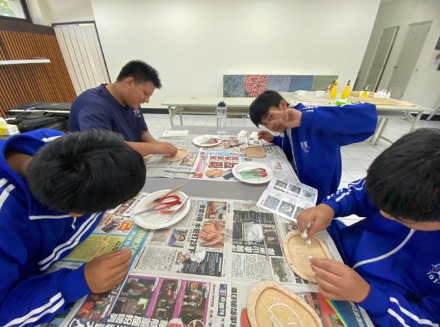 https://www.smjh.hlc.edu.tw/uploads/tadgallery/2021_04_14/1230_20200620璞石畫體驗_200712_30.jpg 