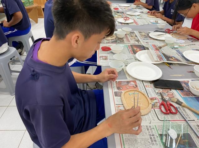 https://www.smjh.hlc.edu.tw/uploads/tadgallery/2021_04_14/1233_20200620璞石畫體驗_200712_33.jpg 