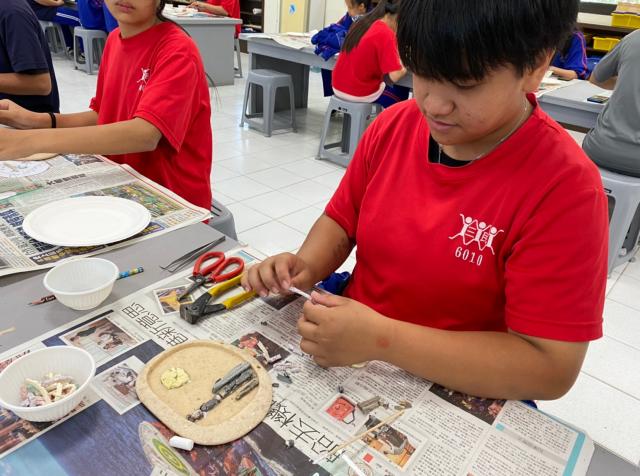 https://www.smjh.hlc.edu.tw/uploads/tadgallery/2021_04_14/1236_20200620璞石畫體驗_200712_36.jpg 