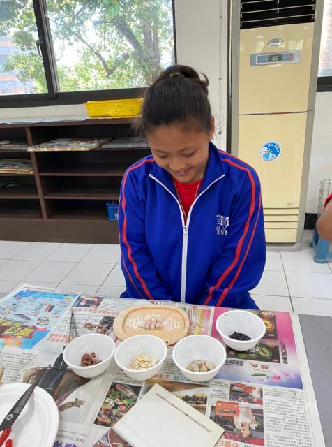 https://www.smjh.hlc.edu.tw/uploads/tadgallery/2021_04_14/1243_20200620璞石畫體驗_200712_43.jpg 