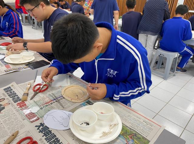 https://www.smjh.hlc.edu.tw/uploads/tadgallery/2021_04_14/1247_20200620璞石畫體驗_200712_47.jpg 