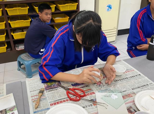 https://www.smjh.hlc.edu.tw/uploads/tadgallery/2021_04_14/1257_20200620璞石畫體驗_200712_57.jpg 