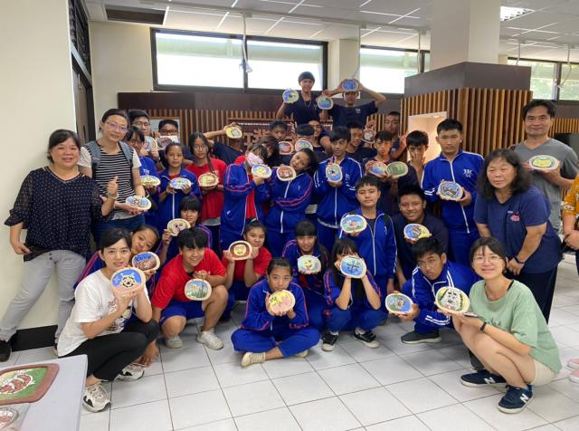 https://www.smjh.hlc.edu.tw/uploads/tadgallery/2021_04_14/1308_20200620璞石畫體驗_200712_108.jpg 
