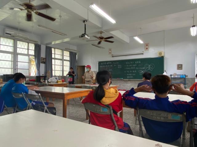 https://www.smjh.hlc.edu.tw/uploads/tadgallery/2021_04_14/1534_20201211八年級高中職參訪_210202_30.jpg 