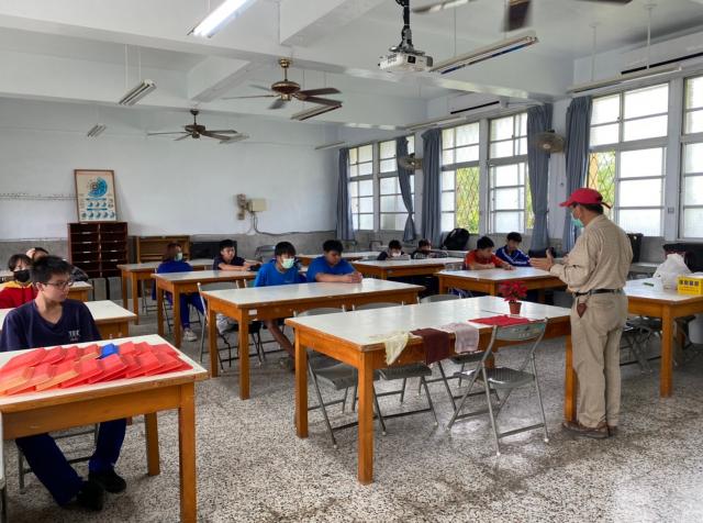 https://www.smjh.hlc.edu.tw/uploads/tadgallery/2021_04_14/1543_20201211八年級高中職參訪_210202_39.jpg 