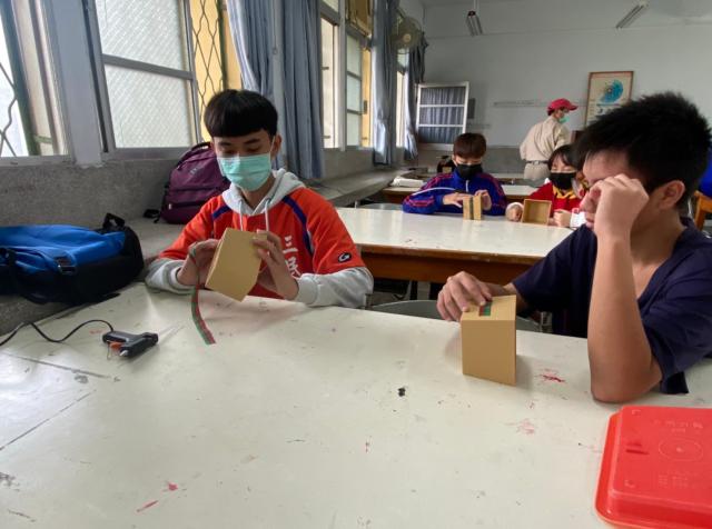 https://www.smjh.hlc.edu.tw/uploads/tadgallery/2021_04_14/1564_20201211八年級高中職參訪_210202_60.jpg 