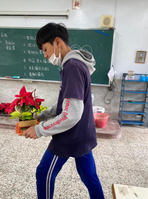 https://www.smjh.hlc.edu.tw/uploads/tadgallery/2021_04_14/1601_20201211八年級高中職參訪_210202_97.jpg 